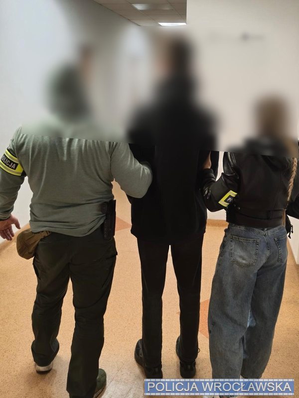 16-latek zatrzymany za oszustwo metodą „na legendę” we Wrocławiu - Paragraf