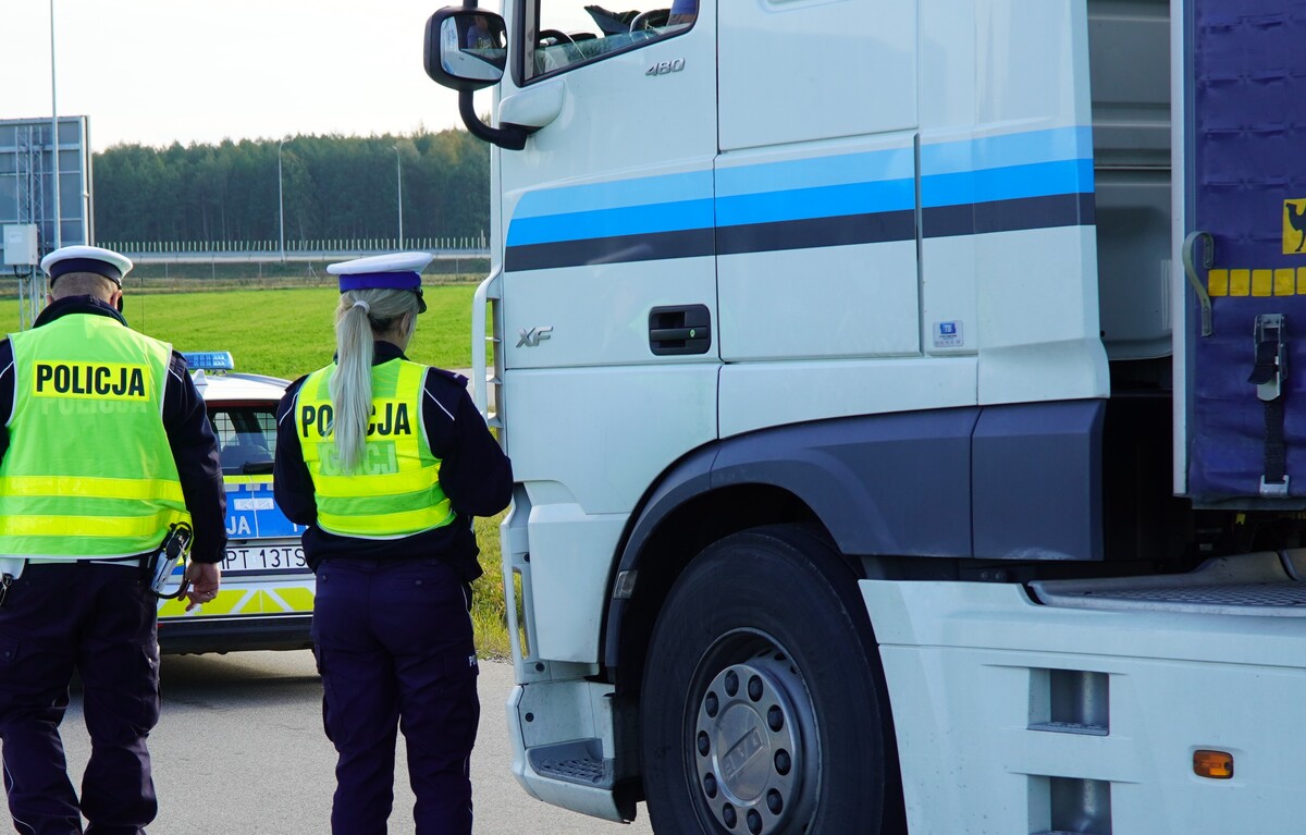 Policja w Ełku zatrzymała 126 kierowców ciężarówek za wykroczenia - Warmińsko-Mazurskie