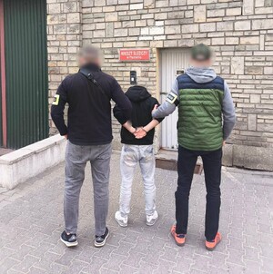Brutalny atak nad Wartą: Policja zatrzymała pięciu podejrzanych - Paragraf