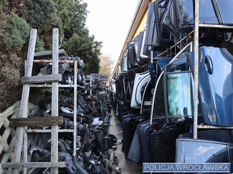 Policja we Wrocławiu rozbiła „dziuplę samochodową” – zabezpieczono części za 65 tys. zł - Dolnośląskie