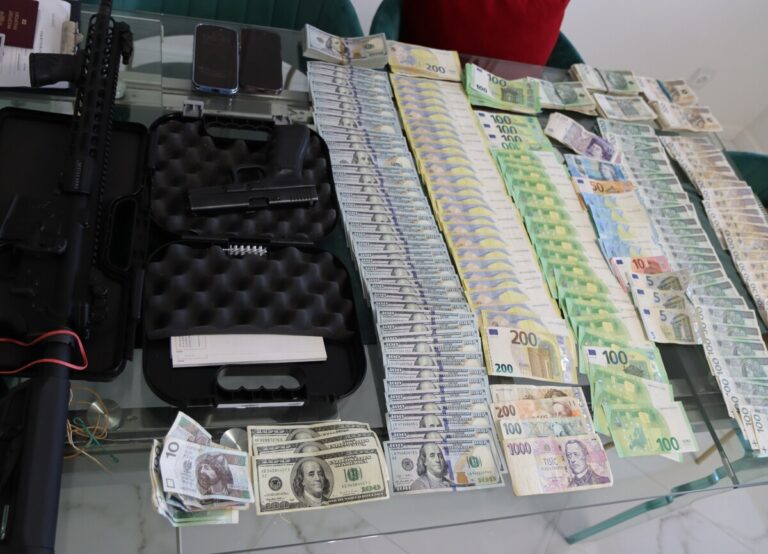 Policjanci odkryli jedną z największych produkcji substancji niedozwolonych oraz zatrzymali członków grupy przestępczej - Paragraf