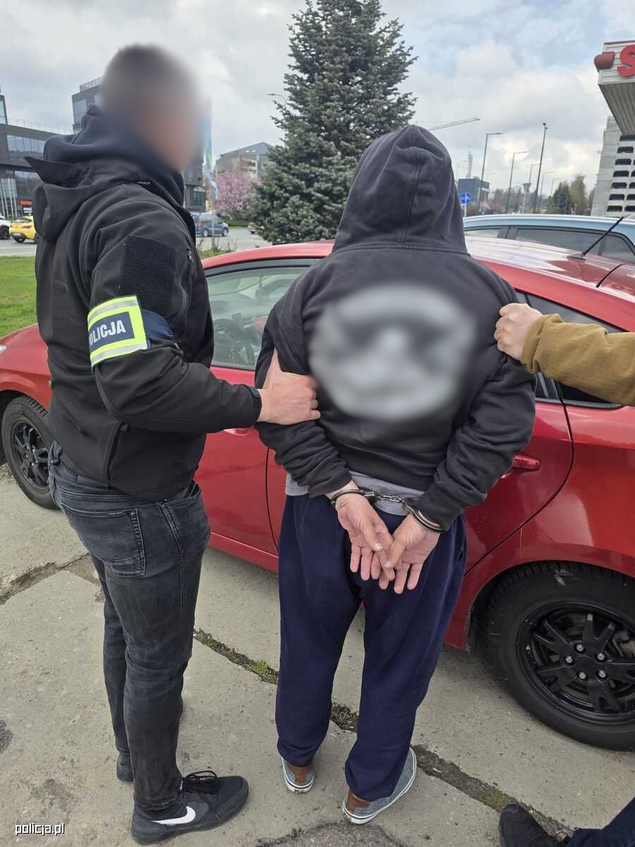 "Odbierak" zatrzymany przez podkarpackich policjantów. 58-latek oszukał seniorkę - Paragraf