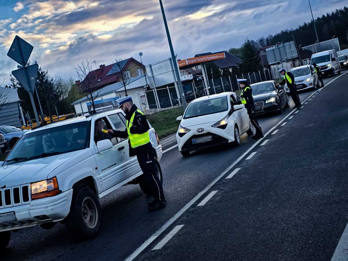 Policja w Białymstoku zatrzymała kierowców na podwójnym gazie – ponad 3500 kontroli - Paragraf