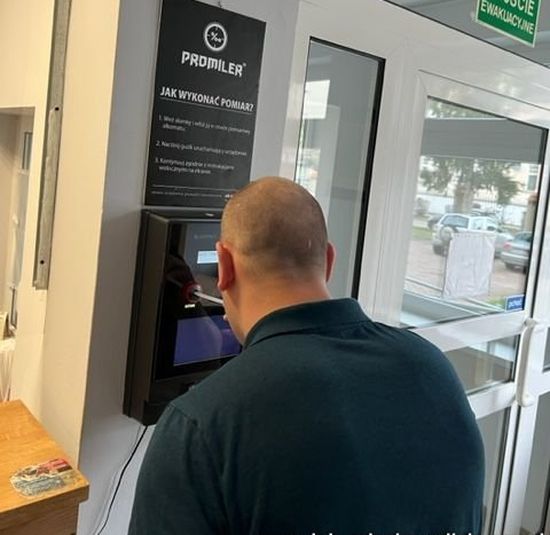 Policja w Kłodzku: Sprawdź trzeźwość przed jazdą – alkomat dostępny 24h - Paragraf