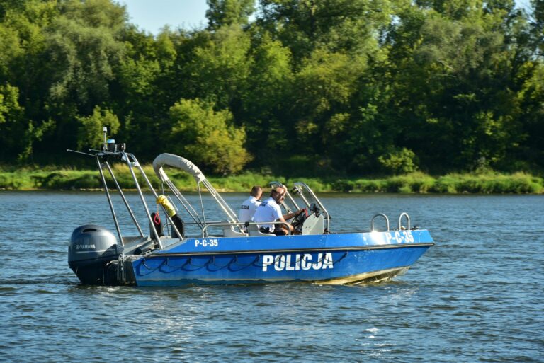 Policjanci przygotowani do majówki i służby na wodach w Olsztynie - Paragraf