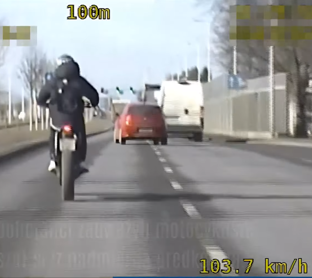 Wrocław: Motocyklista uciekał przed policją z narkotykami i szeregiem przestępstw [NAGRANIE] - Dolnośląskie