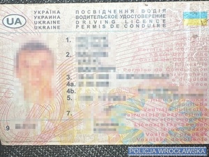 Fałszywe prawo jazdy i zły stan techniczny pojazdu – kontrola Policji we Wrocławiu - Paragraf