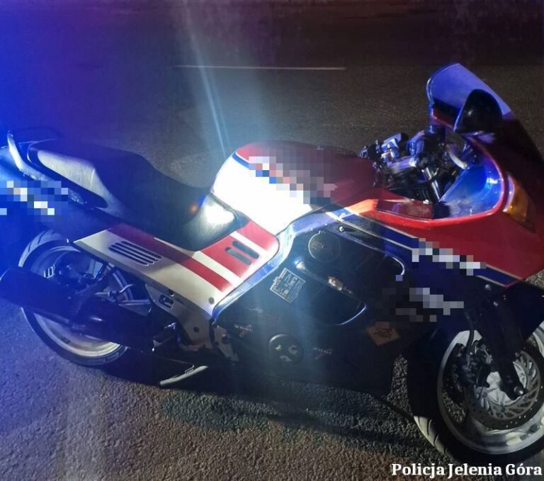 Jelenia Góra: Motocyklista bez uprawnień i tablic zatrzymany przez policję - Paragraf