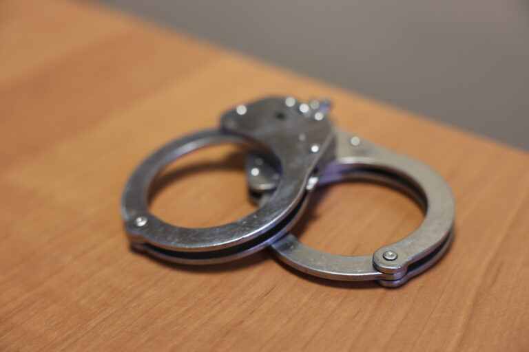 Policja Białystok zatrzymała poszukiwanych mężczyzn - Paragraf