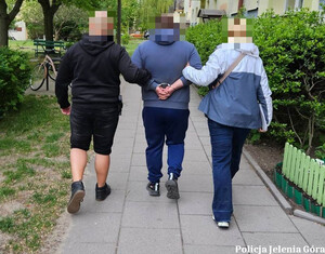 Policjanci z Jeleniej Góry zatrzymali sześć osób poszukiwanych - Paragraf