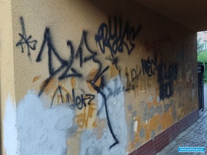 Policjanci zatrzymali grafficiarza niszczącego elewacje w Lubaniu - Paragraf