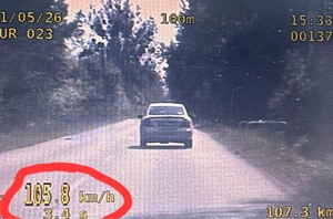 Ponad 100 km/h w terenie zabudowanym – kierowca stracił prawo jazdy - Paragraf