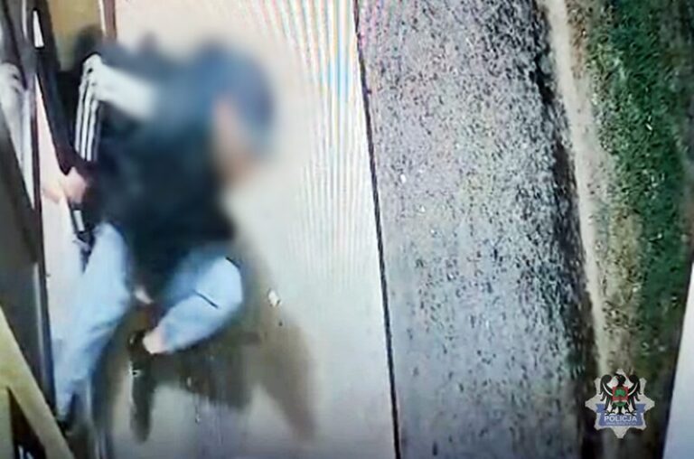 28-latek uszkodził drzwi na Piaskowej Górze. Odpowie przed sądem - Kryminalne