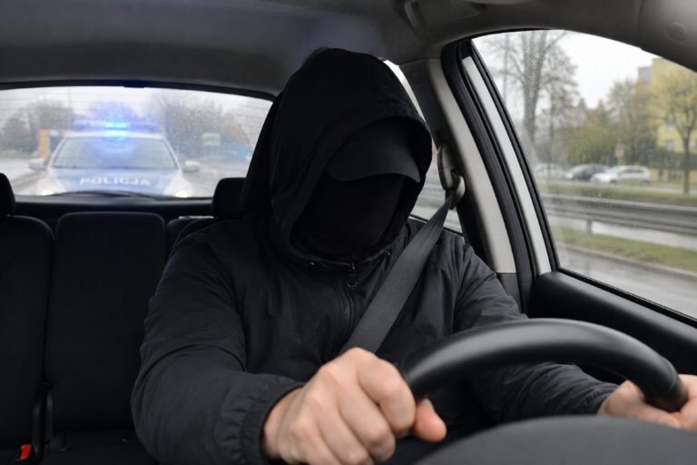 32-latek kierował mimo zakazu – zatrzymany przez policjantów - Akcje Służb