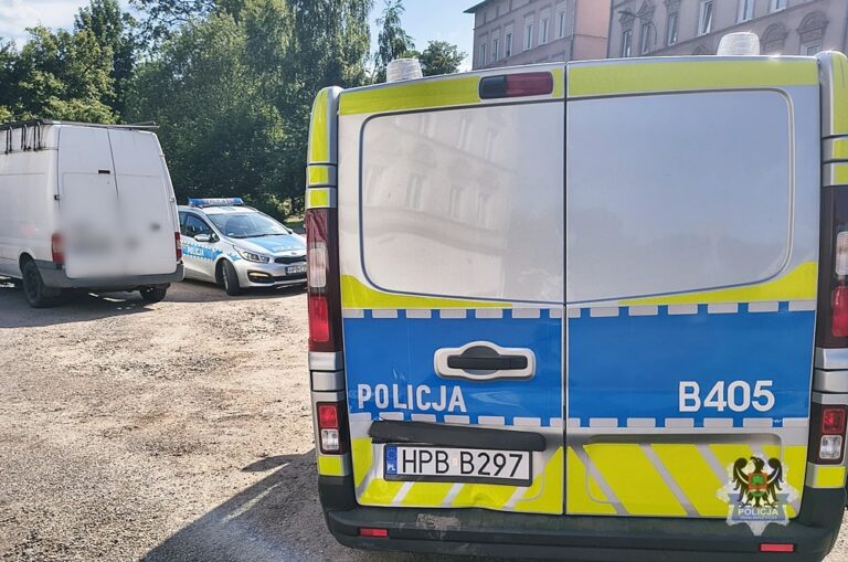 53-latek w Wałbrzychu jeździł mimo zakazu sądu - Drogówka