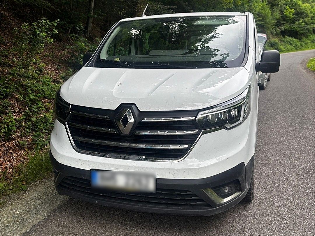 Odzyskali auto za 124 tys. zł i zatrzymali dwóch mężczyzn - Drogówka