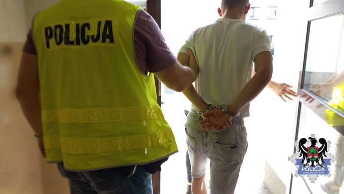 Policja w Wałbrzychu zatrzymała 4 sprawców brutalnego rozboju - Kryminalne