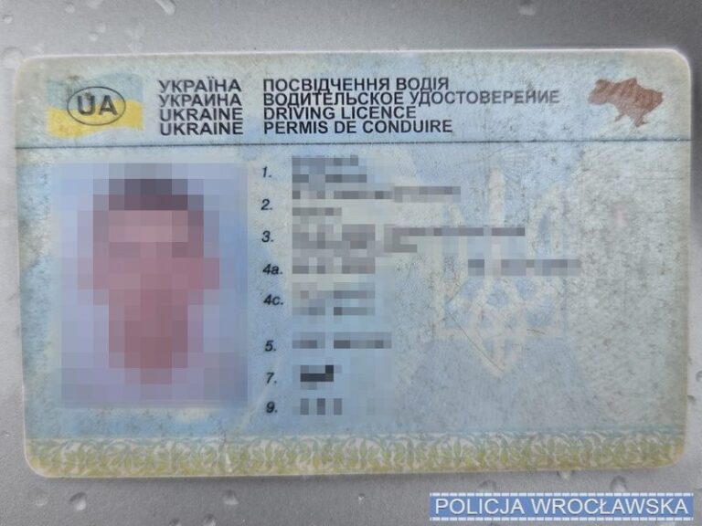 Drobna usterka doprowadziła do podejrzenia fałszowania prawa jazdy we Wrocławiu - Drogówka