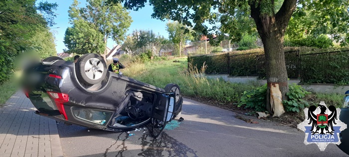 Pijana kierująca dachowała auto w Wałbrzychu - Wypadki i Kolizje