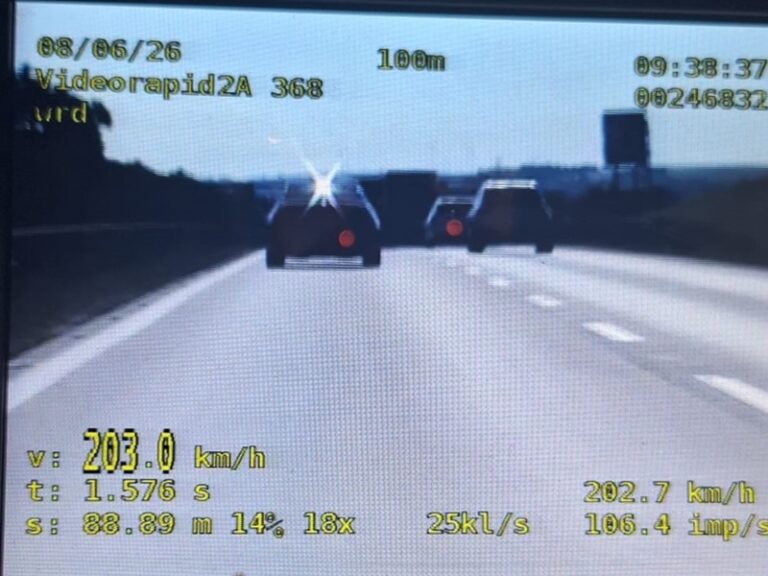Kierowca BMW pędził 200 km/h na autostradzie A4 - Drogówka