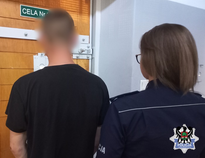 Ukradł zdrapki za 2 tys. zł i znieważył policjantów - Kradzieże