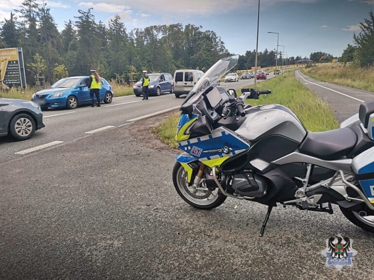 Policjanci w Wałbrzychu kontrolują trzeźwość kierowców - Drogówka