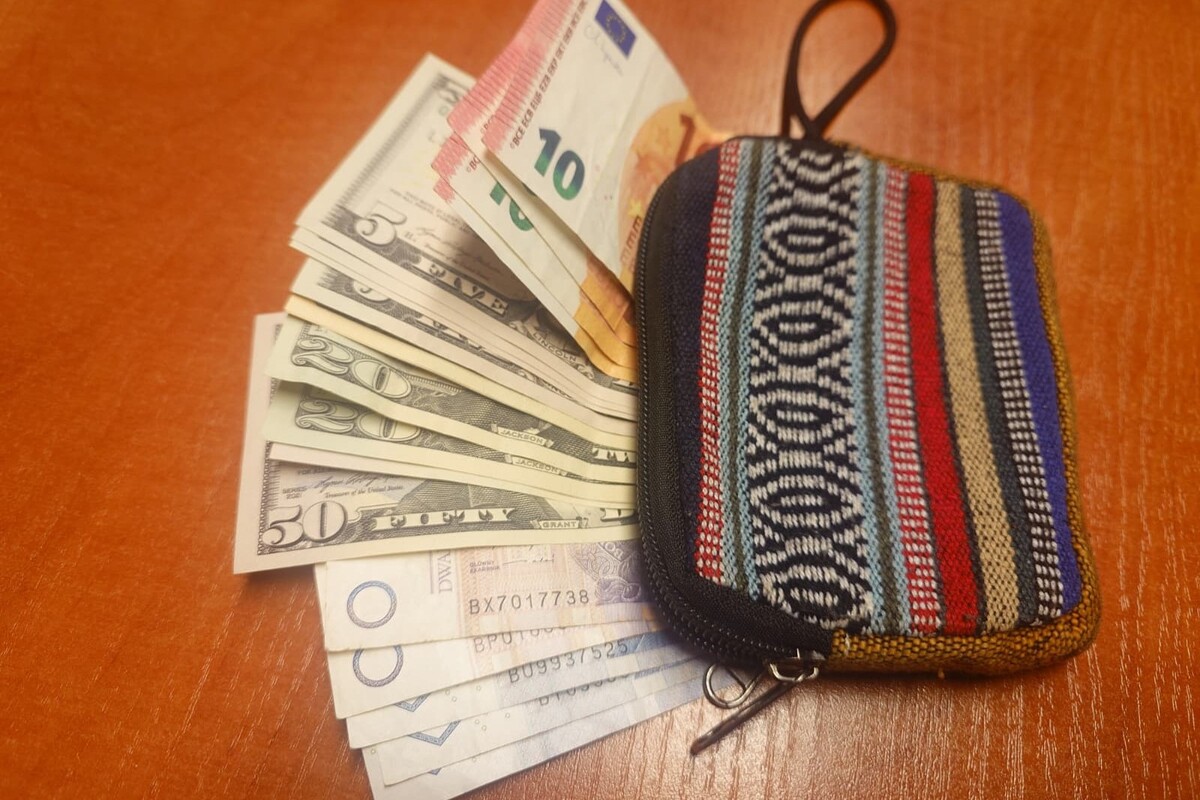 Trzej 16-latkowie oddali znaleziony portfel w Żorach - Interwencje Obywatelskie