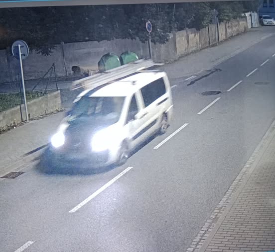 Ukradli auto z narzędziami w okolicach Hronova - Kradzieże