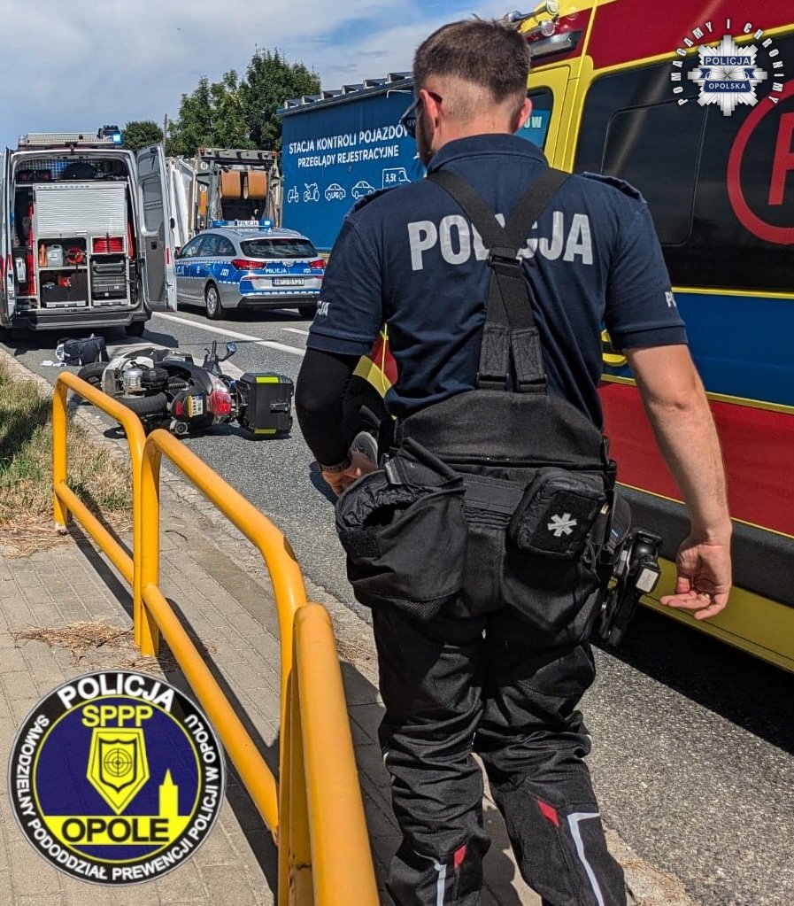 Motorowerzysta trafił do szpitala po zderzeniu z VW na DK 39 - Wypadki i Kolizje