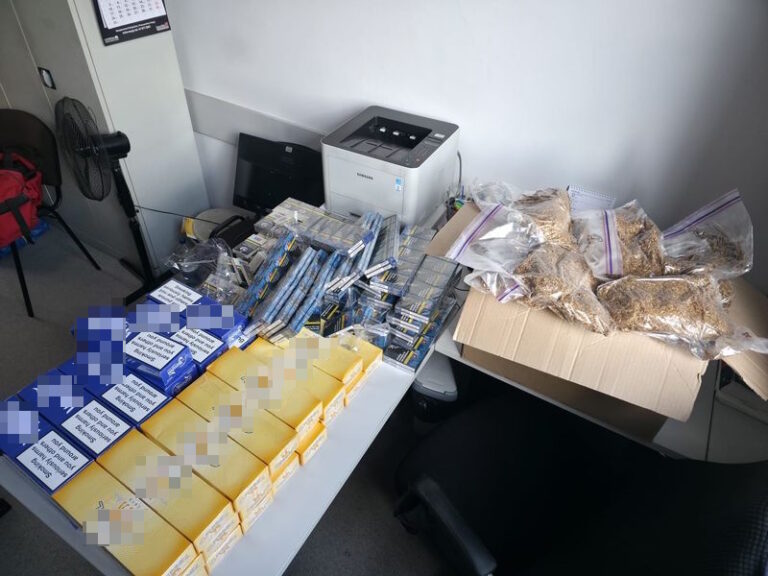 Policja w Dzierżoniowie zatrzymała dwójkę handlarzy tytoniu - Akcje Służb
