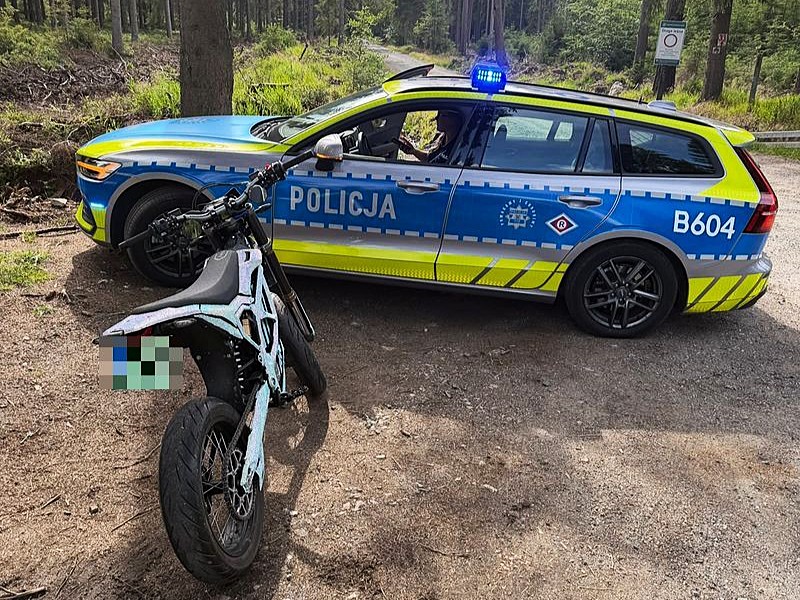 Zatrzymano motocyklistę i nieletniego w Jeleniej Górze - Drogówka