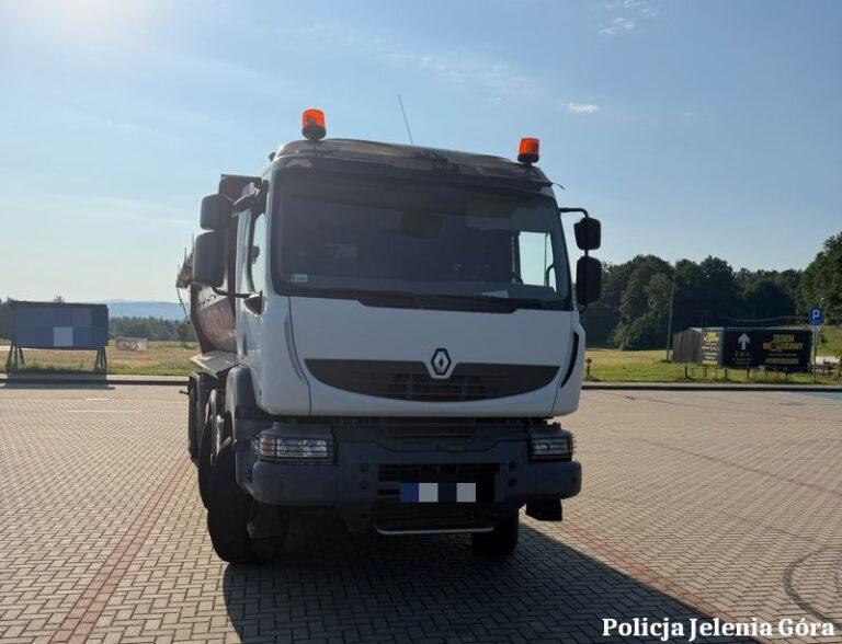 Policja Dolnośląska zatrzymała niesprawną ciężarówkę - Drogówka
