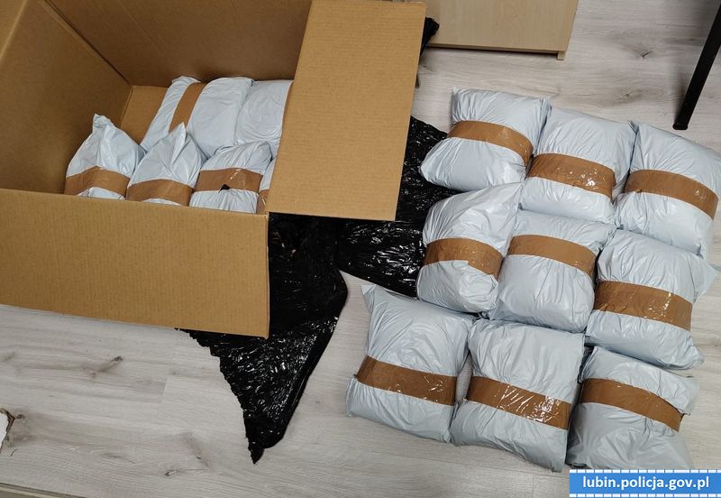 Zatrzymano dwójkę i skonfiskowano 300 kg tytoniu - Drogówka