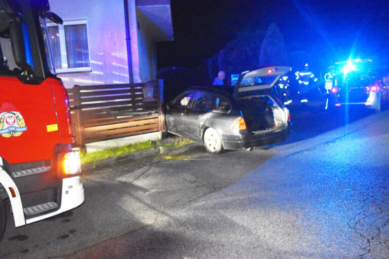 Wjechał w ogrodzenie – policja żąda wydalenia z Polski - Drogówka