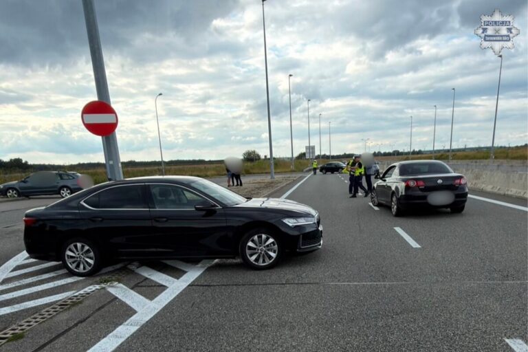 Policjanci strzelali do opony auta podczas pościgu na A1 - Drogówka
