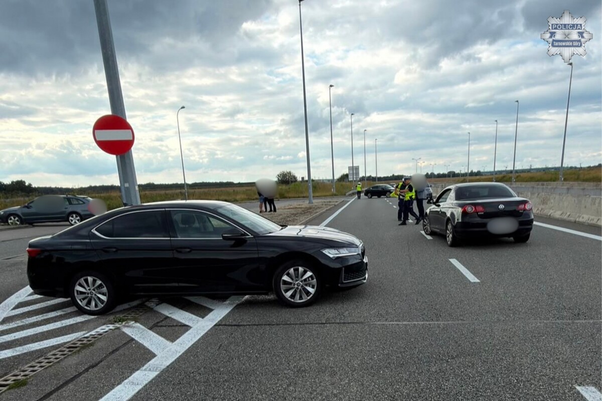 Policjanci strzelali do opony auta podczas pościgu na A1 - Drogówka