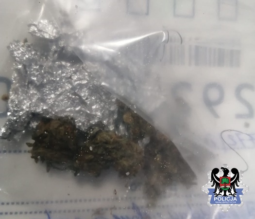 Policja w Wałbrzychu zatrzymała dwie osoby za narkotyki - Drogówka