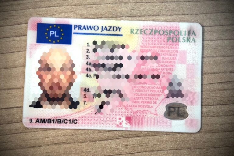 Jechał za szybko w Strzelinie – miał fałszywe prawo jazdy - Akcje Służb