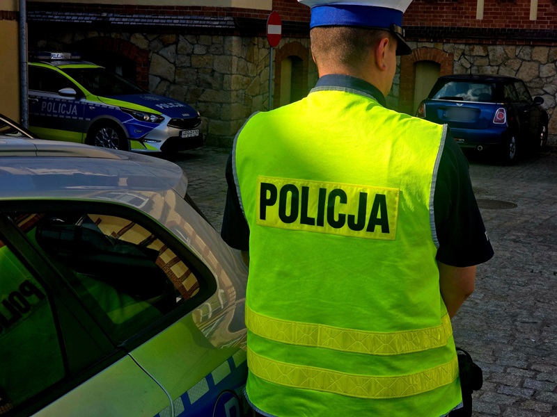 Ford Fiesta potrącił 58-latka na parkingu w Ząbkowicach - Wypadki i Kolizje