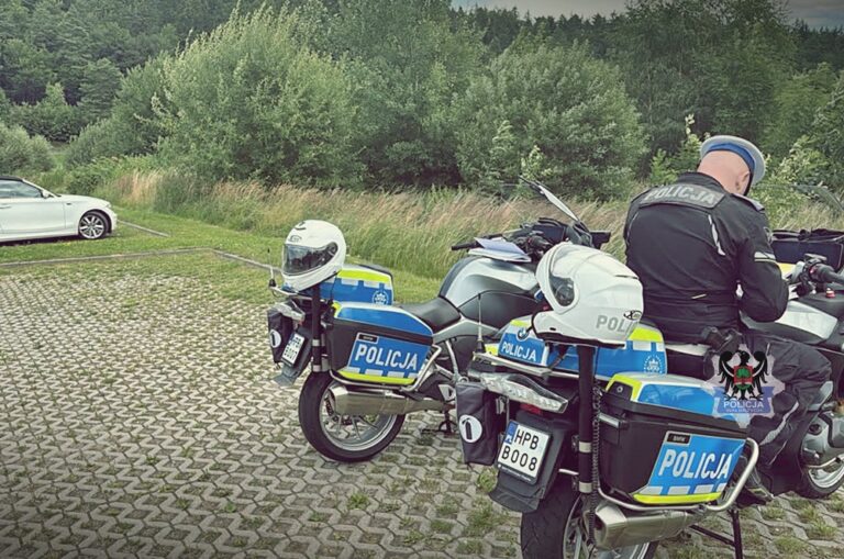 Zatrzymał kierowcę z cofniętymi uprawnieniami i mandatem 800 zł - Drogówka