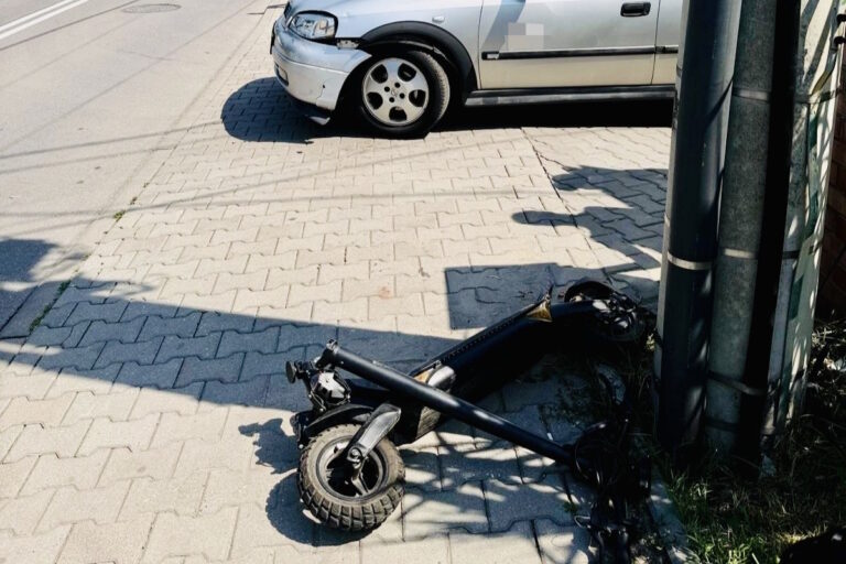 Zderzenie hulajnogi elektrycznej z autem w Bielszowicach - Drogówka