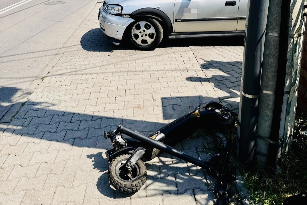 Zderzenie hulajnogi elektrycznej z autem w Bielszowicach - Drogówka