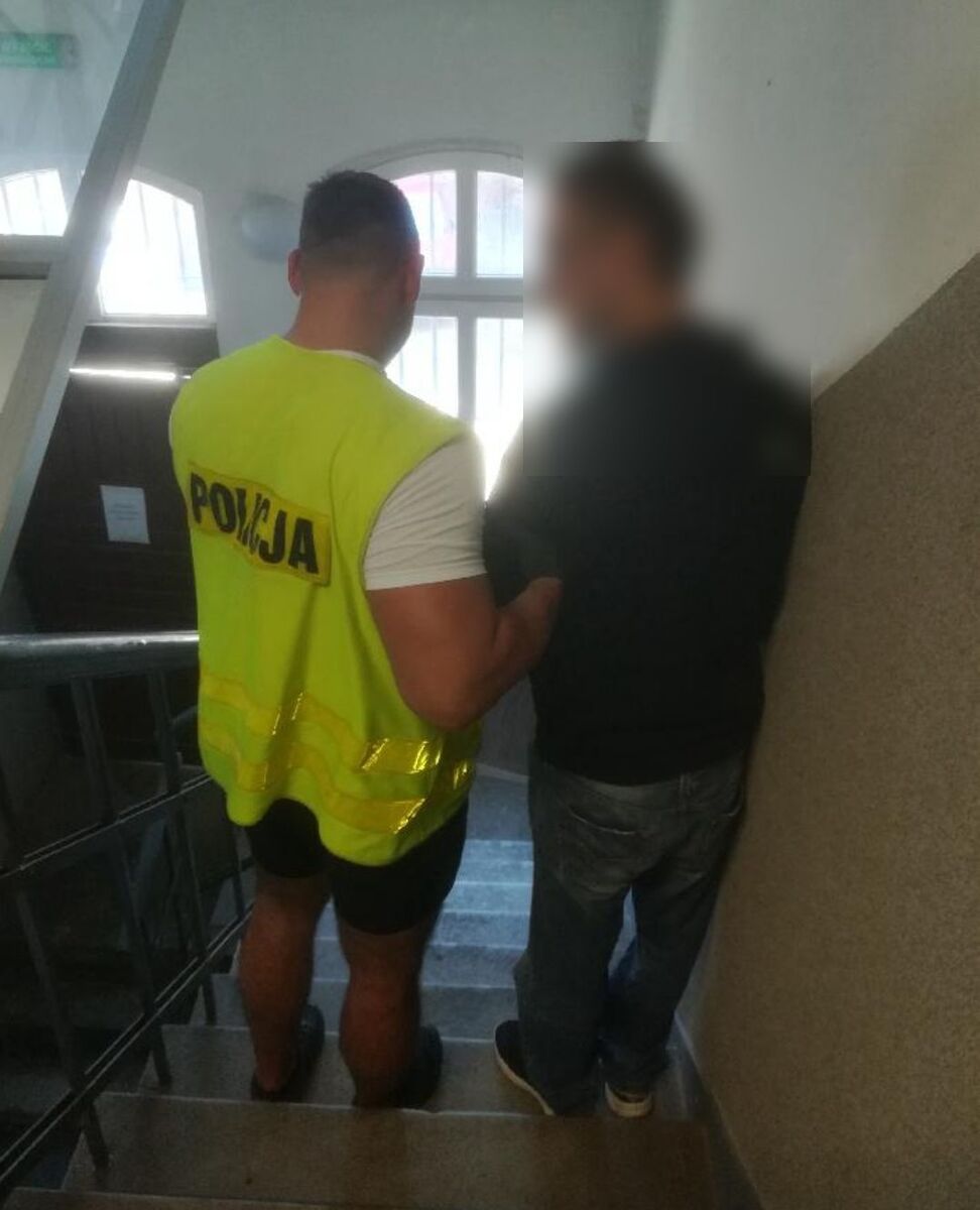 Policja w Nowej Rudzie zatrzymała nietrzeźwego ojca - Akcje Służb