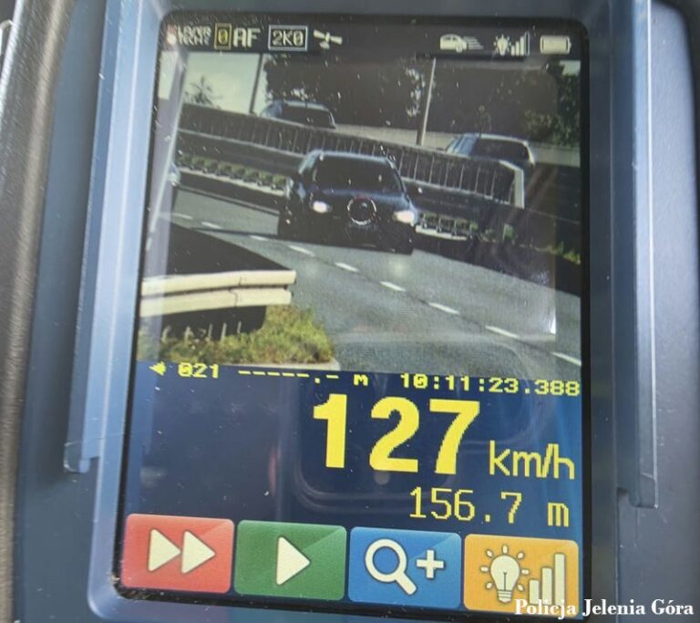 Jeleniogórski policjant zatrzymał 20-latka jadącego 127 km/h - Drogówka