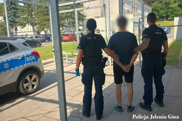 Policja odzyskała Opla i zatrzymała 21‑latka w Szklarskiej Porębie - Drogówka