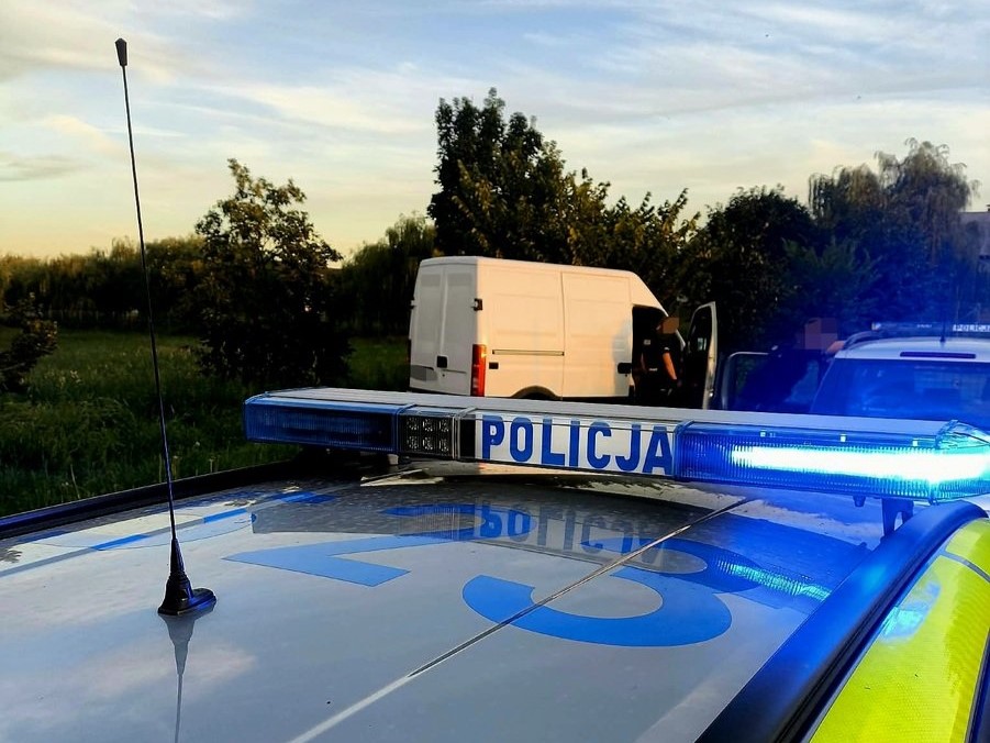Uciekinier w skradzionym Iveco zatrzymany przez policję - Akcje Służb