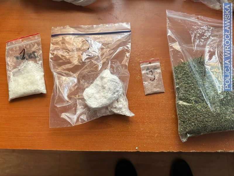Policja we Wrocławiu zatrzymała dilerów z 1,5 kg narkotyków - Kryminalne