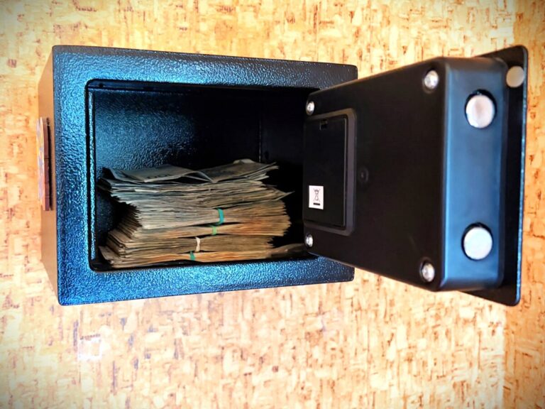 Policja Śląska zatrzymała handlarza i zabezpieczyła 85 tys. papierosów - Drogówka