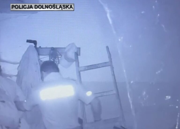 Policja w Mysłakowicach zatrzymała włamywaczy - Drogówka