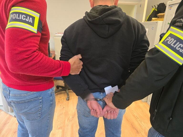 Policja Ząbkowice zatrzymała sprawców przy stacji - Drogówka